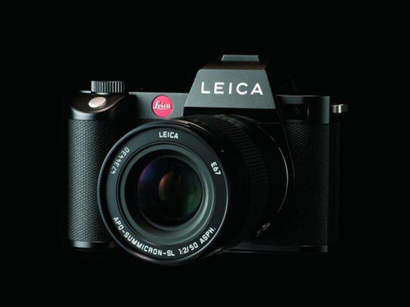 35ミリ判フルサイズミラーレス機のSLの後継機としてSL2が登場。最新の機能を取り込んできた。同じLマウントのパナソニックのLUMIX S1Rに近い仕様になった。税込実売で89万1000円だ（撮影／河田一規）