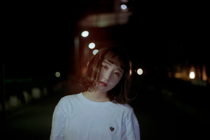 新潟出身SSWの果歩、上京した少女の感情を「光の街」MVで表現