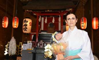 ウクライナ人の女性神職が埼玉から終戦願う 御朱印が話題に