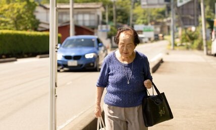 ポーラの102歳現役美容部員「10日に一度の美容院」を欠かさないワケ 「バスに乗って出かける」ことが健康の秘訣