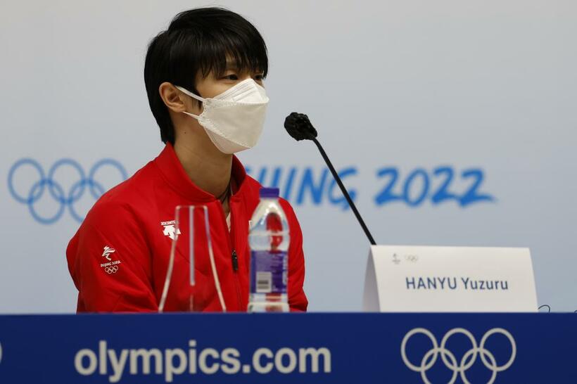 会見する羽生結弦選手（ｇｅｔｔｙｉｍａｇｅｓ）