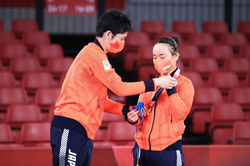日本勢はスケートボード女子で金、銅のメダルを獲得したほか、競泳、卓球、柔道などでも金メダルを次々獲得した　（ｃ）朝日新聞社