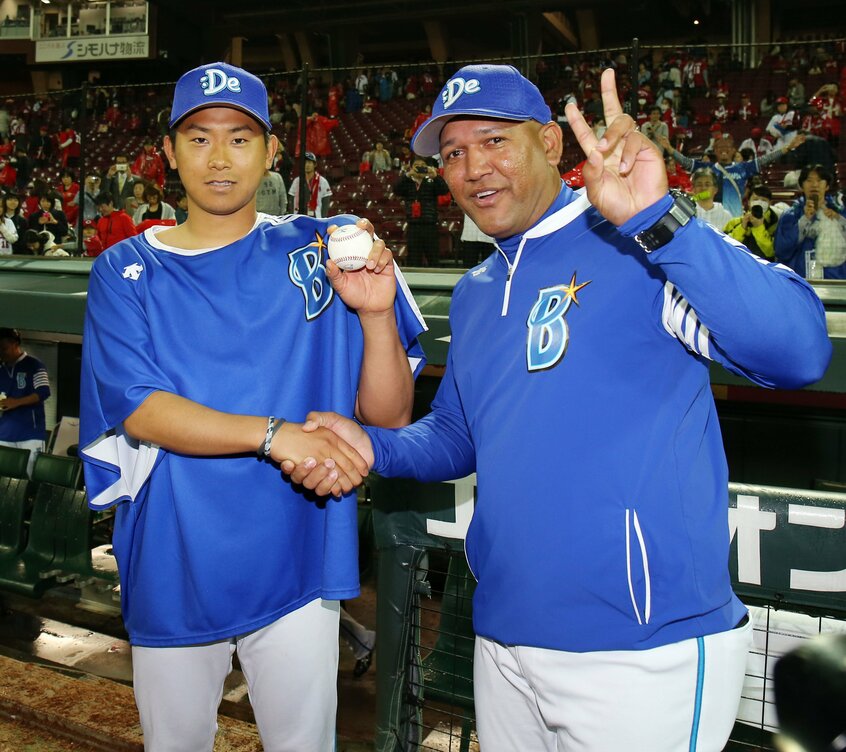現在メジャーで活躍している今永(左)もルーキー時代は1勝するのに苦労した(写真提供・日刊スポーツ)