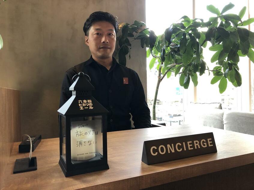 「旅のコンシェルジュ」として来客の相談に乗る(撮影/丸山ゴンザレス)