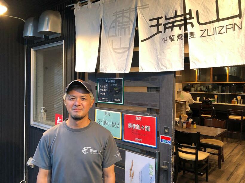 店主の初谷智久さん。中華蕎麦 瑞山／埼玉県朝霞市本町2-8-15／11:30～22:30営業。詳細はお店のTwitter（@zuizan0707）にて／筆者撮影