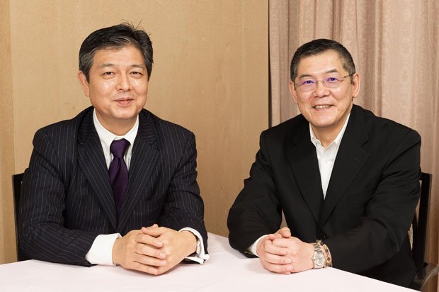 堂場瞬一さん（左）と今野敏さん（右）　（撮影／写真部・関口達朗）