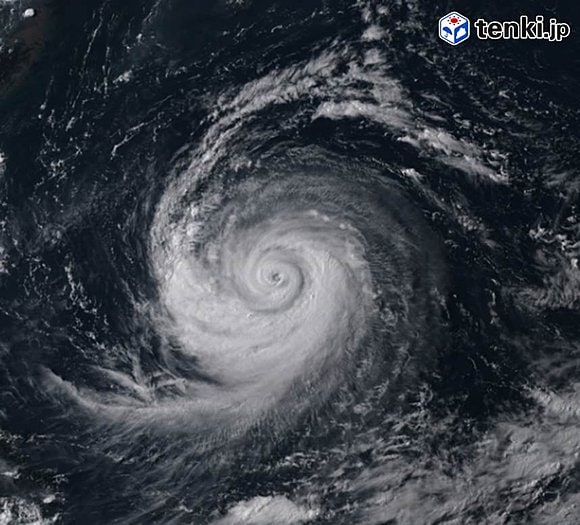 非常に強い台風13号(5日16時現在)