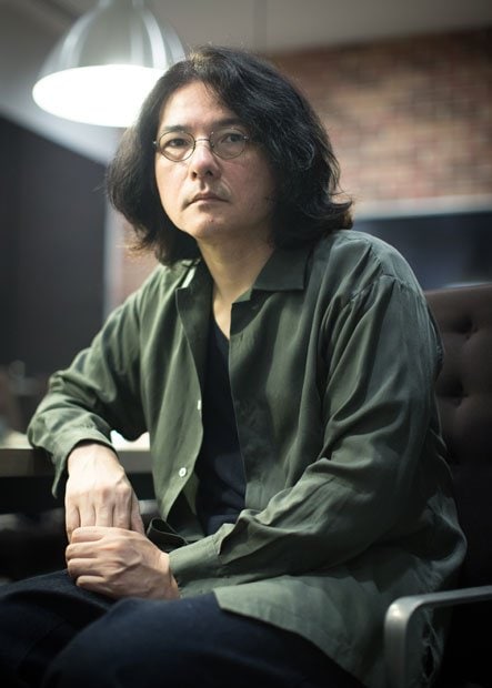 岩井俊二／１９６３年生まれ。宮城県出身。９３年のテレビドラマ「ｉｆもしも～打ち上げ花火、下から見るか？横から見るか？」が日本映画監督協会新人賞を受賞。小説、音楽の分野でも活躍。１５年はアニメーション「花とアリス殺人事件」を手がけた（撮影／遠藤智宏）