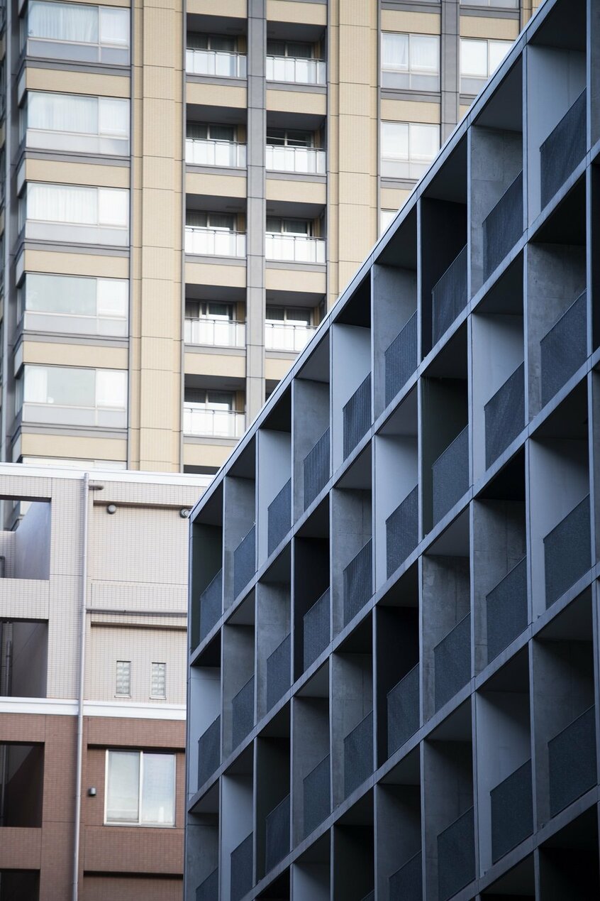 物価が上がっても、思ったほど賃金は上がっていないと感じる人も多いのではないだろうか。住宅ローンの負担が増えても乗り切ることができる「備え」が必要だ（撮影／写真映像部・高野楓菜）