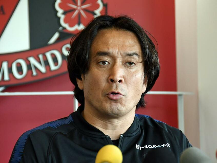 浦和の大槻毅監督 (c)朝日新聞社