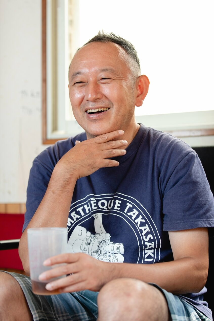 あだち・しん／1972年、鳥取県倉吉市出身。脚本家、作家、映画監督。代表作に連続テレビ小説「ブギウギ」、「それでも俺は、妻としたい」（撮影：写真映像部・山本二葉）
