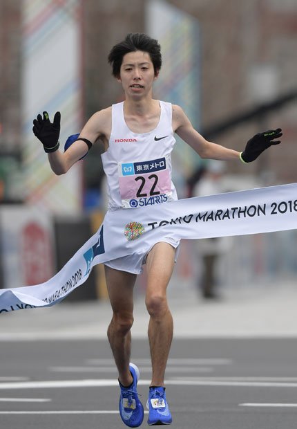 独自の調整法を貫き、東京マラソンで日本新を出した設楽。長く低迷していた日本陸上男子長距離界にとって歴史的なレースとなった　（ｃ）朝日新聞社