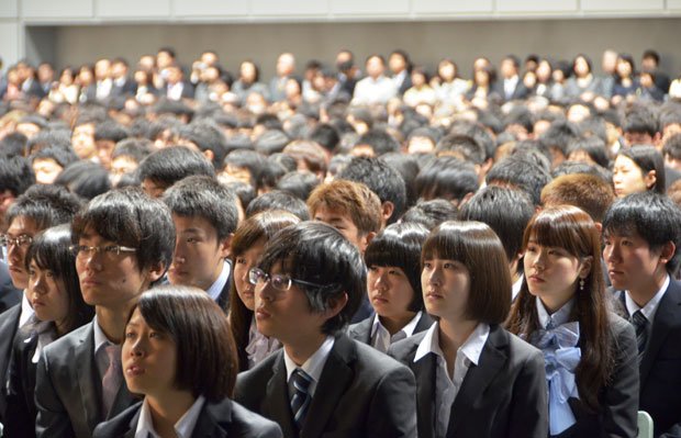 入学式の日の新大学生たち。写真は京大　（c）朝日新聞社　＠＠写禁