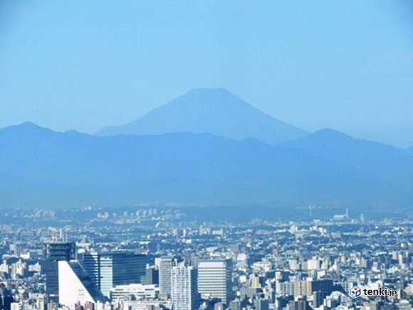 東京・池袋から見た２１日朝の富士山の様子　（撮影：高橋則雄　気象予報士）