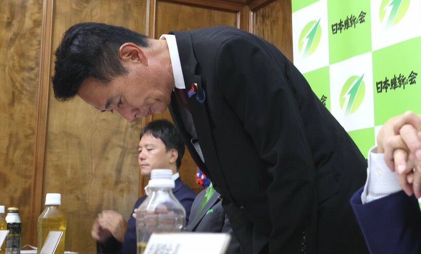 党役員会で謝罪し、辞意を表明した前原氏