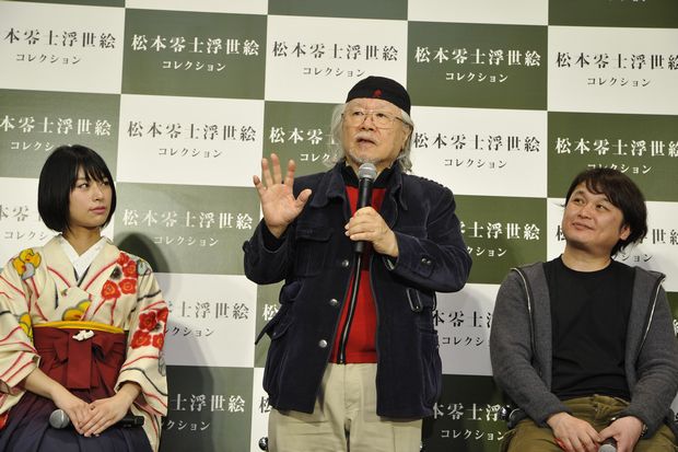 浮世絵化への思いを語る松本零士（中央）。左は書家・タレントの涼風花、右は摺師の竹中健司