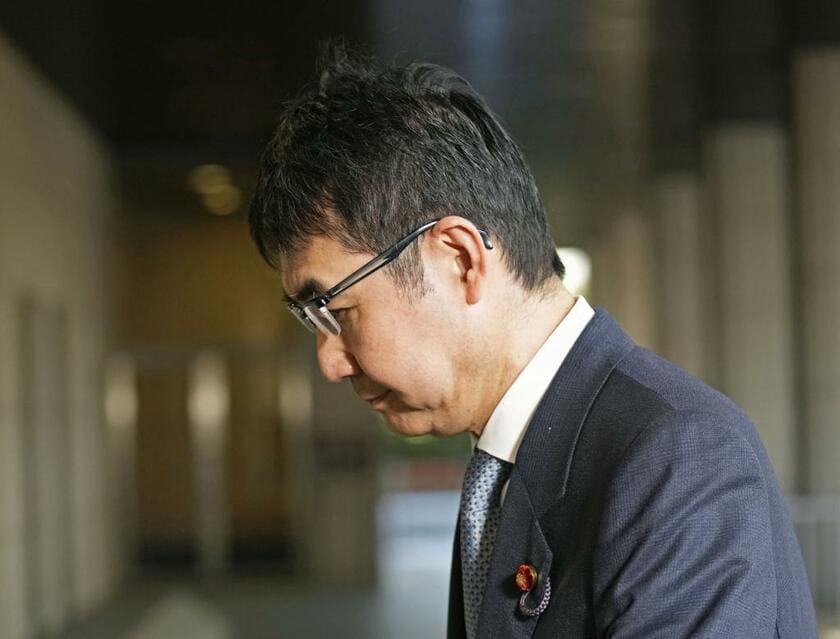 東京地裁へ入廷する河井克行被告（C)朝日新聞社 