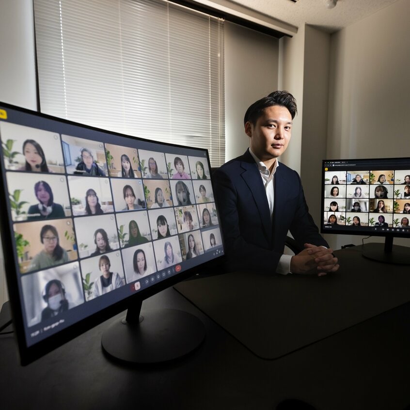CTF GROUP 代表取締役:山本真聖(やまもと・まさと)/1996年生まれ、広島市出身。2019年に営業支援ベンチャーに入社。20年に最年少の統括マネージャーとして新規事業の立ち上げに従事。年間480社の経営者と商談し、課題解決に努める。22年にCTF GROUPを設立(撮影/写真映像部・上田泰世)