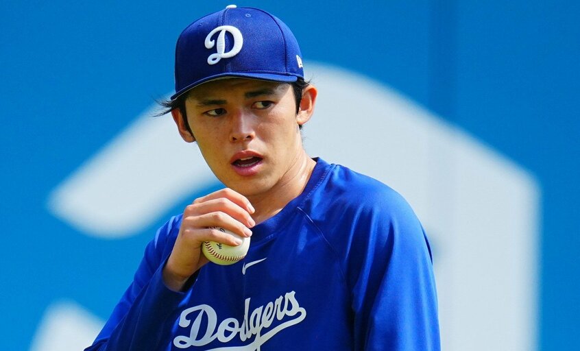 投球練習する佐々木朗希(写真/日刊スポーツ)