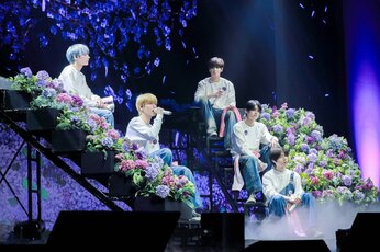 TOMORROW X TOGETHER 日本初のファンライブでアヴリル・ラヴィーンやブルーノ・マーズのカバーも