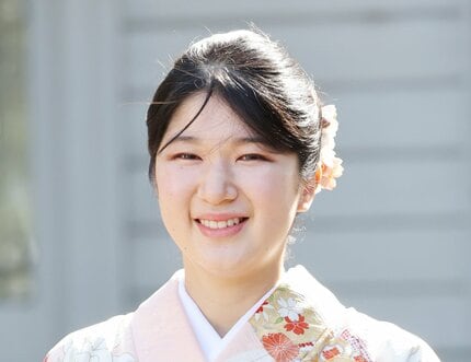 愛子さま23歳に〉愛子さまのメイクの目元が女性らしく華やかに！ 「完璧メイク」の佳子さまに、オリエンタルメイクが「神秘的」な元皇族は？ | AERA  dot. (アエラドット)