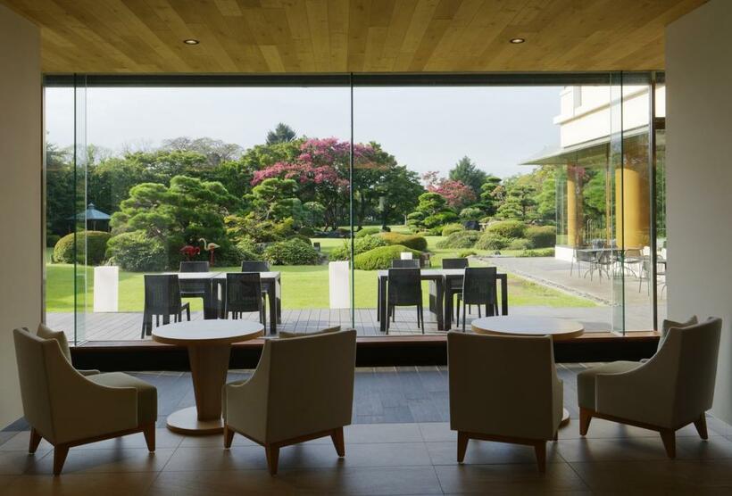 庭園に面したカフェ＝宇都宮グランドホテル提供