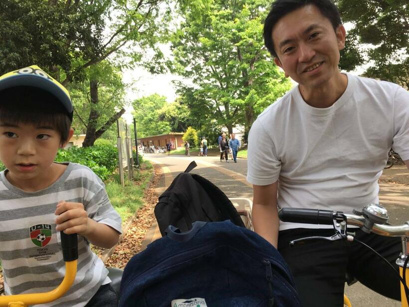 長男が小学校入学のタイミングで大企業を辞めて独立した広中さん。「息子が自転車に初めて乗れた瞬間に立ち会えたのがうれしい」（写真：本人提供）