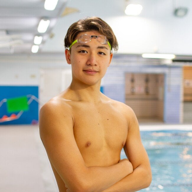 写真・図版（1枚目）| 競泳・日本記録を塗り替えた高校生スイマー・今福和志選手とSWANSアドバイザリースタッフ契約を締結