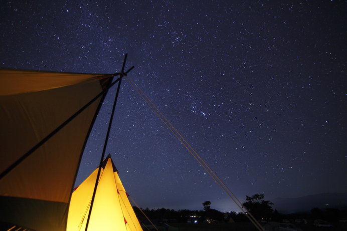見渡す限りの星空も高原キャンプのお楽しみ♪　※画像はイメージ