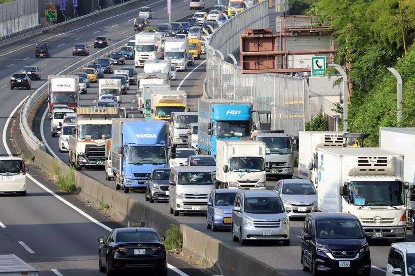 欧州各国では一般車についても走行距離税を導入する動きが活発化しているが日本はどうなるのか…（写真／アフロ）