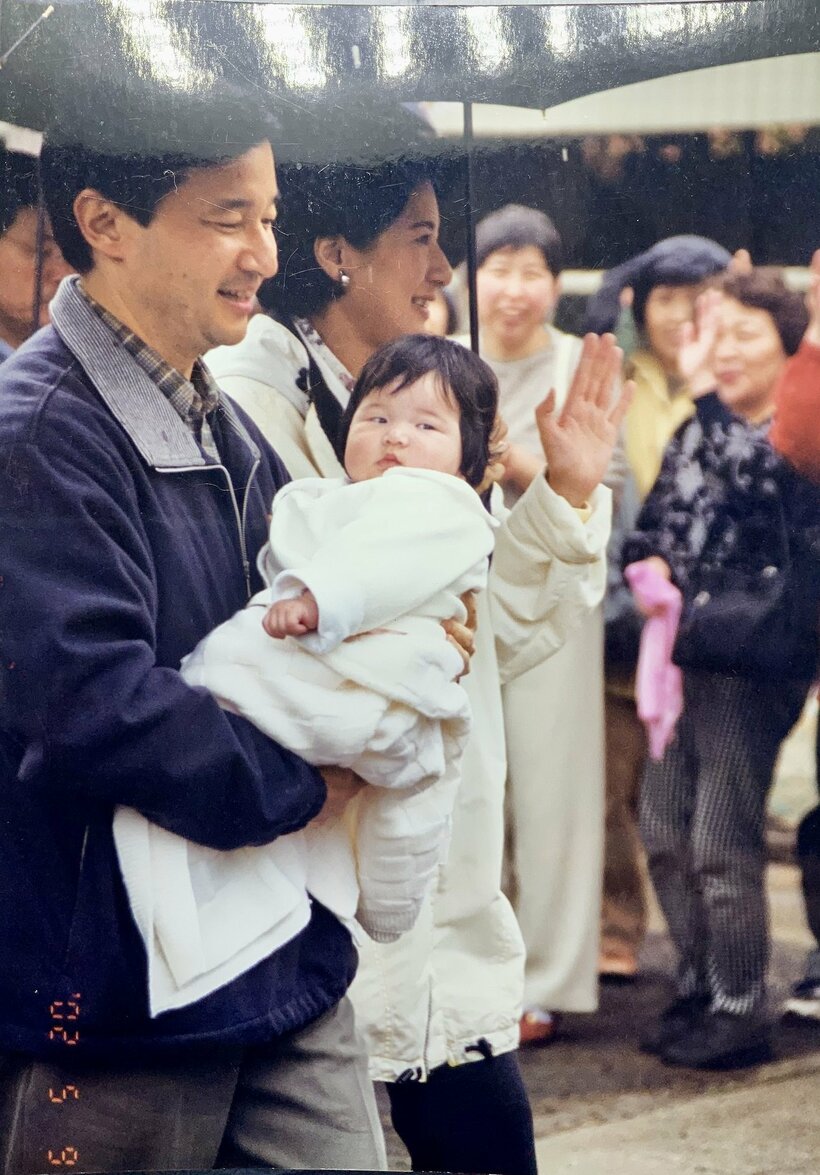 2002年5月9日。「那須塩原(栃木県)のご静養のとき、動物園に行くという情報が入り、私は先回りして撮りました」（白滝さん）