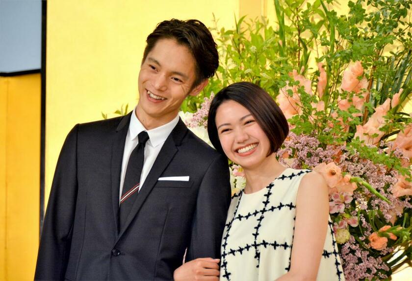 NHKの連続テレビ小説「エール」の主人公・窪田正孝（左）とその妻役の二階堂ふみ