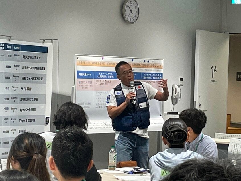 2024年5月からはDMAT事務局に所属し、隊員に対する研修などを担当。週1回、病院の救急外来で診療も行っている。（写真＝本人提供）