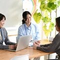 若手に「どう思う?」「意見はないの?」はNG 雑なコミュニケーションを防ぐために大切なこと