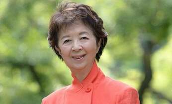 大根島から届く牡丹に思う 花を咲かすのは自分しだい 作家・下重暁子