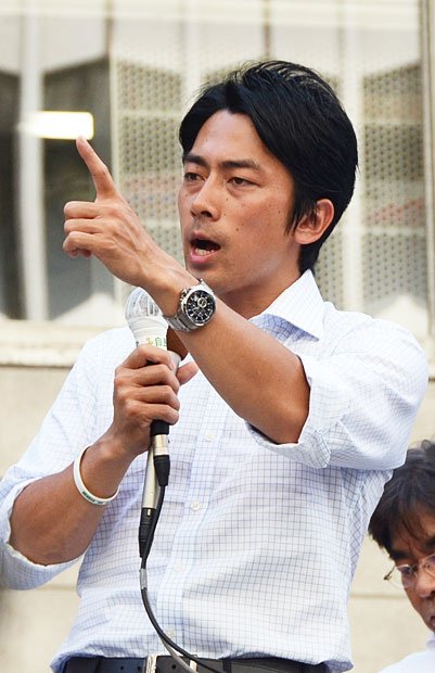 今から７年前には小泉→安倍の禅譲が行われた　（c）朝日新聞社　＠＠写禁