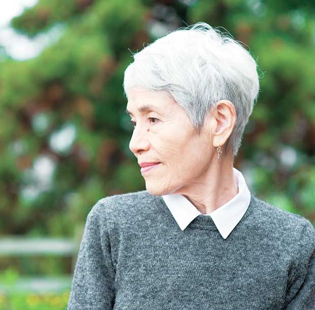 鵜飼弘子さん。鵜飼さんは初の著書『おしゃれの道しるべ』（主婦と生活社刊）を出版したばかり(撮影／和田直美)