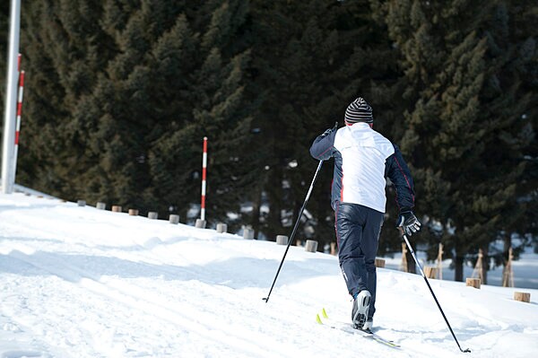 ノルディックには、スキー版徒競走とジャンプ競技がある