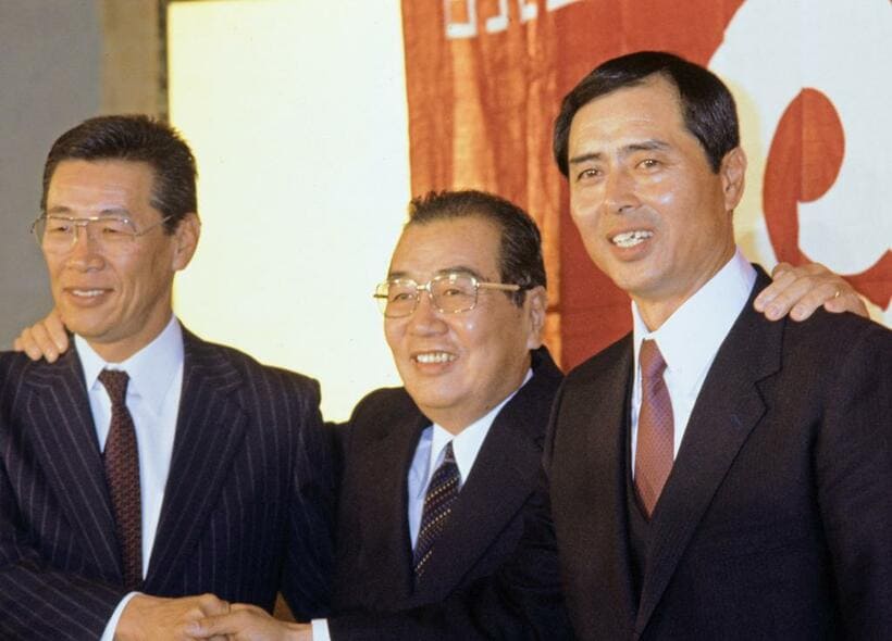 80～90年代に巨人を指揮した王貞治氏（右）と藤田元司氏（左）（ｃ）朝日新聞社
