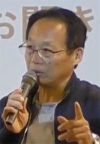 岡田武史(おかだ・たけし) FC今治オーナー/デロイト トーマツ コンサルティング合同会社 特任上級顧問。1956年生まれ。大阪府立天王寺高等学校、早稲田大学でサッカー部に所属。同大学卒業後、古河電気工業に入社しサッカー日本代表に選出。引退後は、クラブサッカーチームコーチを務め、1997年に日本代表監督となり史上初のワールドカップ本選出場を実現。その後、Jリーグでのチーム監督を経て、2007年から再び日本代表監督を務め、10年のワールドカップ南アフリカ大会でチームをベスト16に導く。中国サッカー・スーパーリーグ、杭州緑城の監督を経て、14年11月四国リーグFC今治のオーナーに就任。日本サッカー界の「育成改革」、そして「地方創生」に情熱を注いでいる