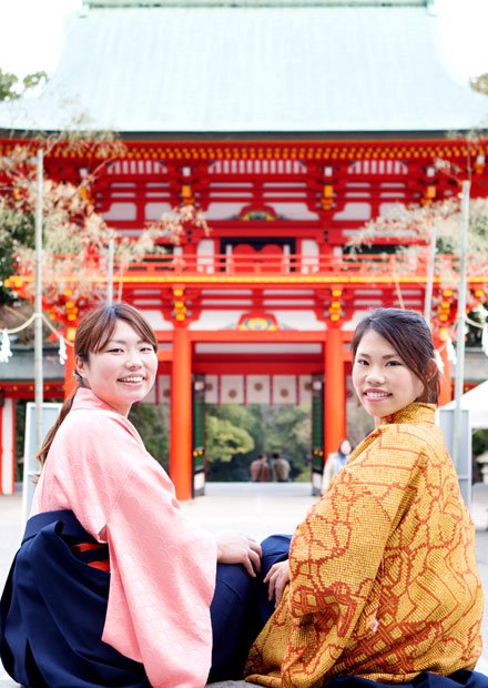 本多恭子(24)姉妹で挑むかるたクイーン。左が姉の見佳さん(26)。右が恭子さん(撮影/写真部・加藤夏子)
<br />