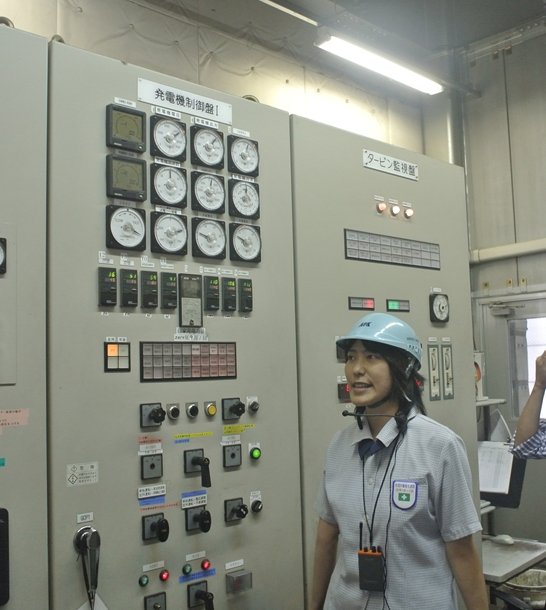 発電設備のそばに設けられた制御室