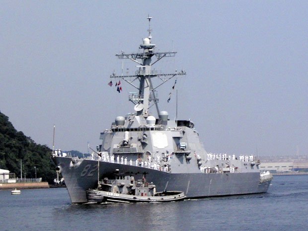 南シナ海に派遣された米軍のイージス駆逐艦（２００５年撮影）　（c）朝日新聞社