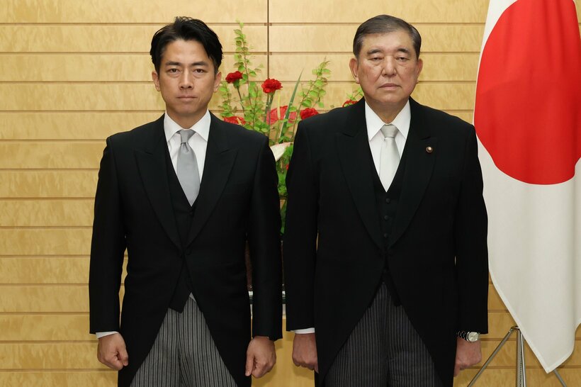 小泉進次郎農水相（左）と石破茂首相