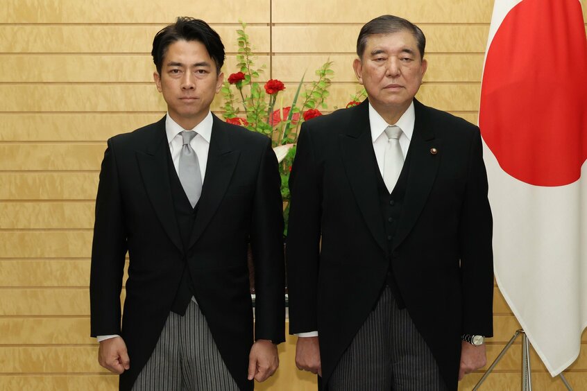小泉進次郎農水相(左)と石破茂首相