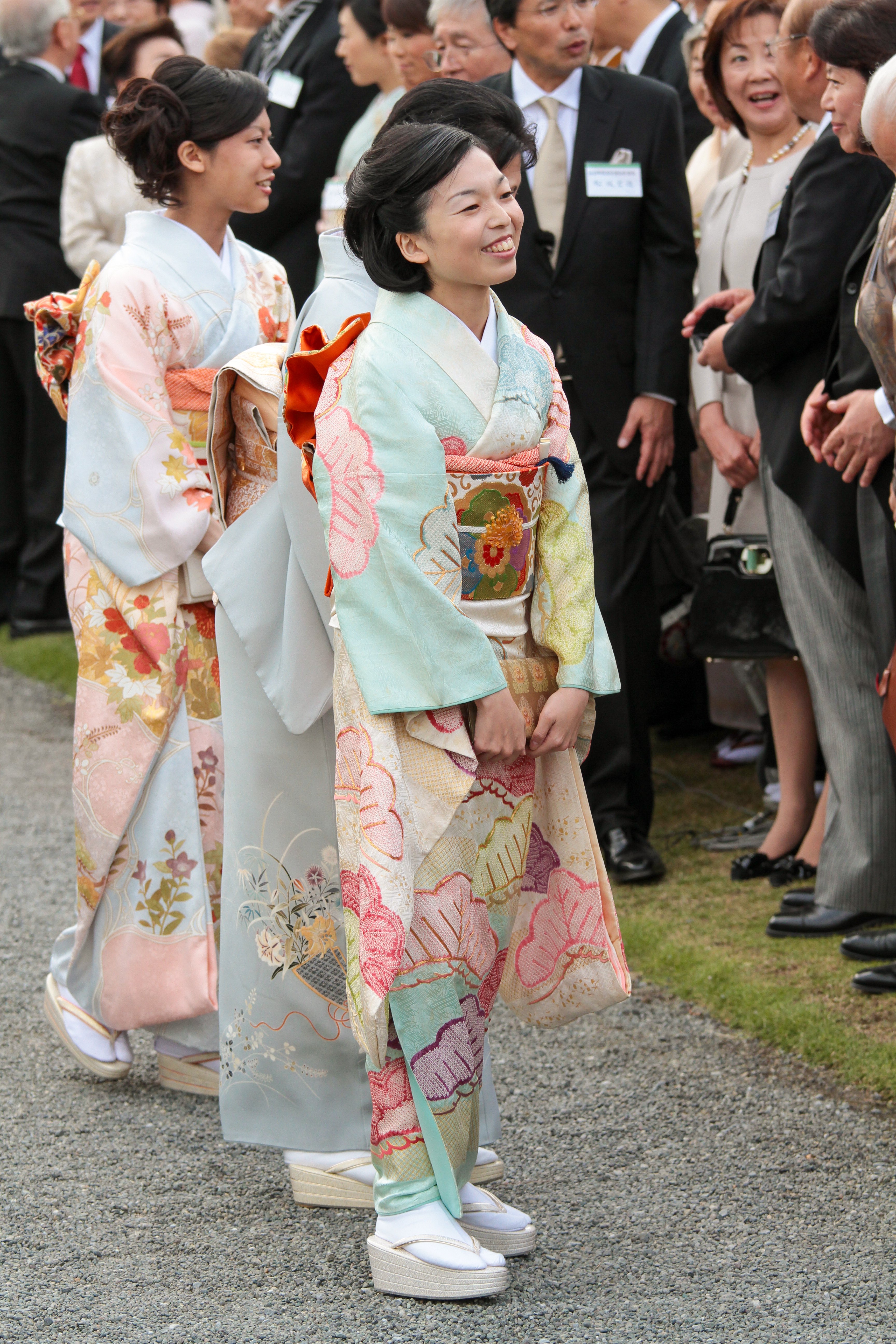 奥が深い園遊会の「和装」 着物ファンが多い華子さま 懐中時計で「さすが！」の小物使いは信子さま 洋傘と着物の完璧コーデの皇族は？（AERA  dot.）｜ｄメニューニュース（NTTドコモ）