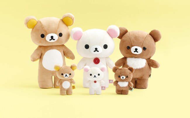 写真・図版（1枚目）| リラックマたちを立てて飾れるぬいぐるみが新登場！その他、ぬいぐるみ素材のバッグやお財布、フォトキーホルダーなどかわいいぬいぐるみ雑貨が9月上旬より販売開始