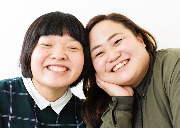 お笑い芸人おかずクラブ２００９年ＮＳＣ東京校１５期生の２人により、１０年１１月に結成。オカリナが芋の煮っ転がしに、ゆいＰがから揚げに似ていることから「おかずクラブ」と命名。１５年１月１日に放送された「ぐるナイ大晦日恒例！おもしろ荘」（日本テレビ系）で優勝し注目される。オカリナ（左）は１９８４年、宮崎県生まれ。名前はＮＳＣの授業で自己ＰＲとしてオカリナを吹いたことに由来する。ゆいＰは１９８６年、兵庫県生まれ。ＰはピュアのＰ。「チェンジ３（さん）」（毎週土曜深夜２時４５分～３時１５分、テレビ朝日）レギュラー出演中（撮影／写真部・大嶋千尋）