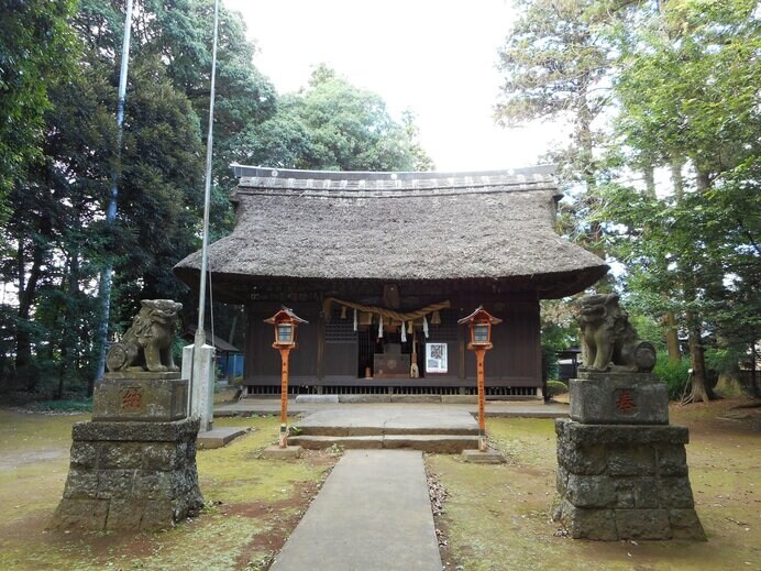 将門落命の地ともされる茨城県坂東市の鄙びたたたずまいの國王神社。将門の木造が本尊です