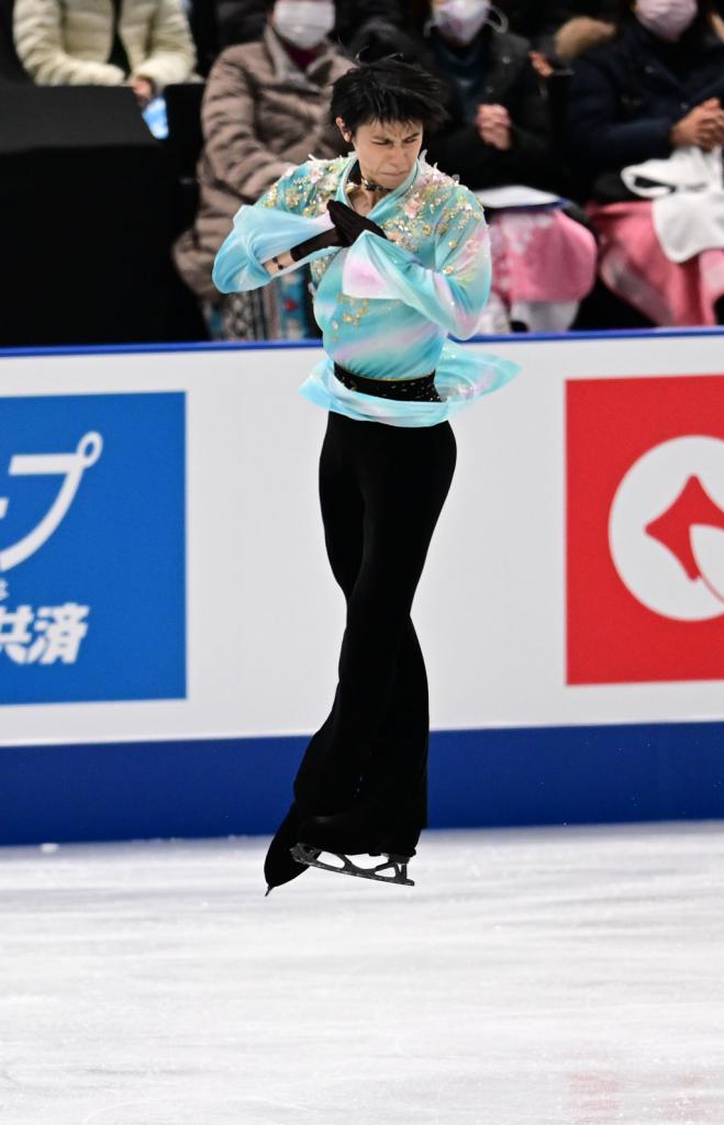 羽生結弦が男子フリーで前人未到の大技・４回転半ジャンプに挑んだ。両足着氷で成功とはならなかったが、３回目の五輪代表の座をつかんだ